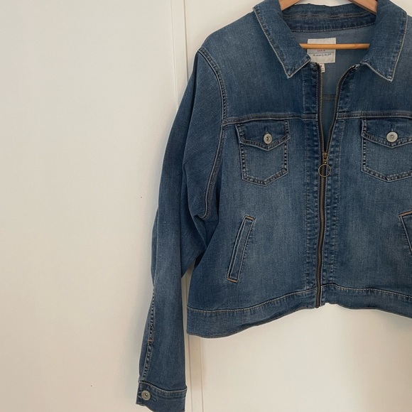 Torrid Medium Wash Cropped Denim  Jacket Size 4X Zip Up - Picture 5 of 11